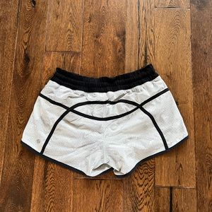 Lululemon Tracker Low Rise Size 6 Shorts